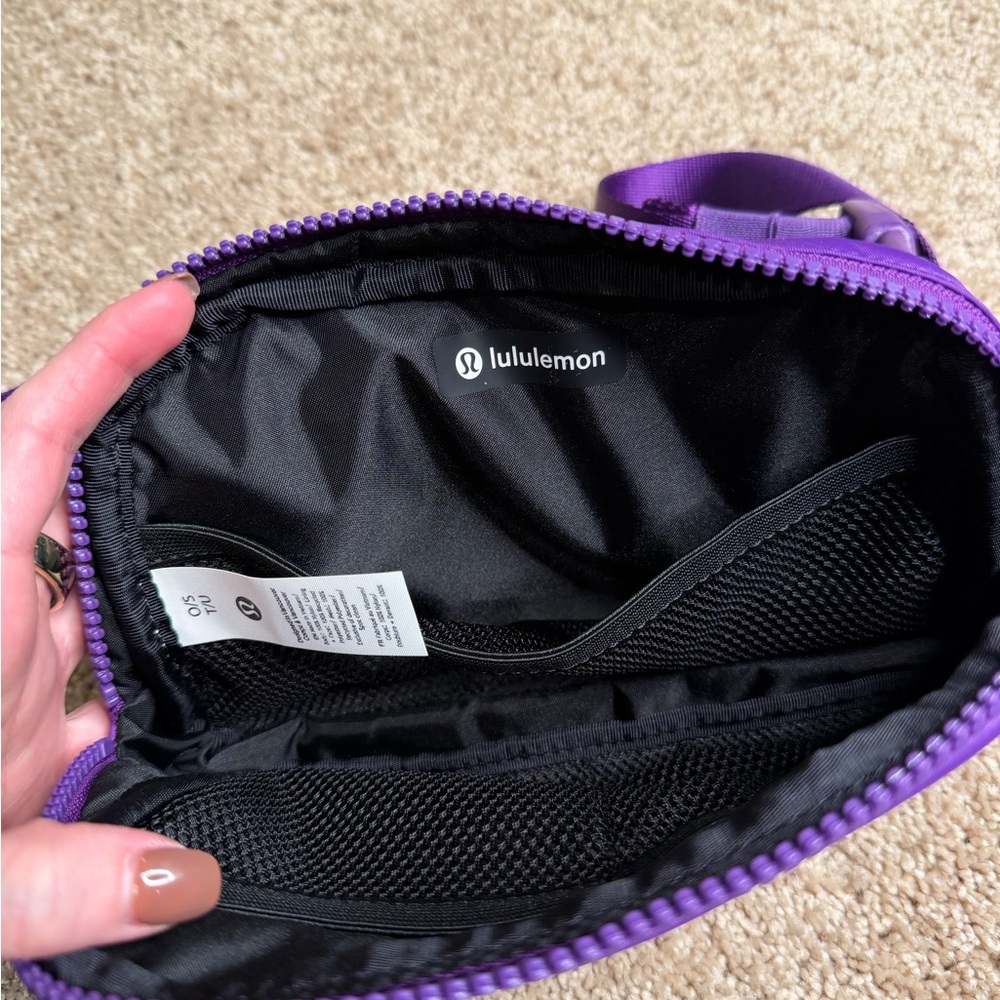 Lululemon Everywhere Belt Bag College Purple NWT - Picture 5 of 5